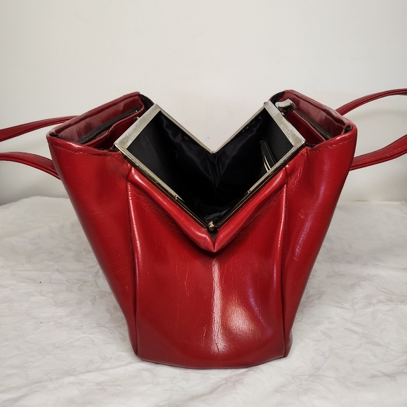 50s Shiny Red Purse Handbag - Picture 4 of 15